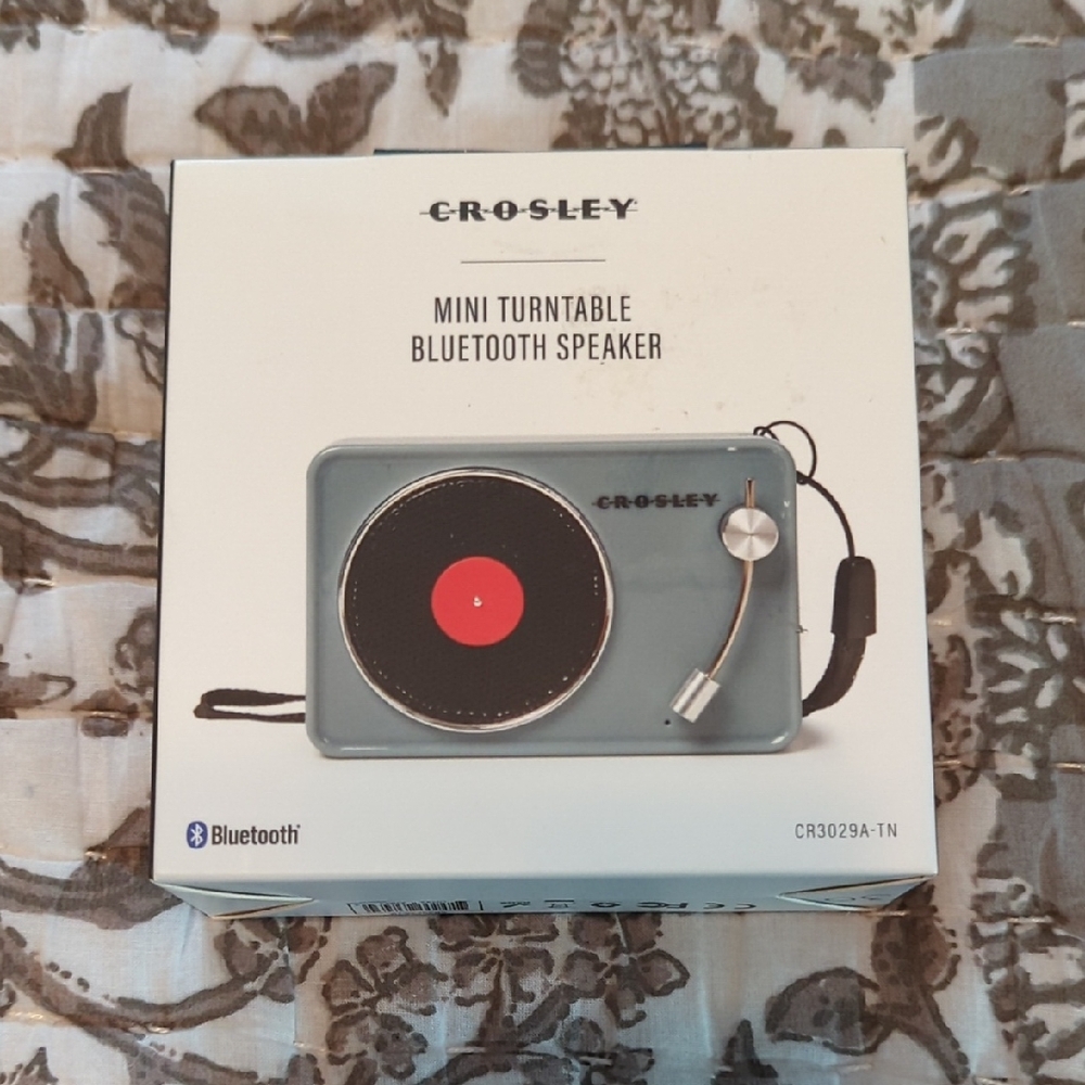 Crosley-Mini Turntable Bluetooth Speaker.